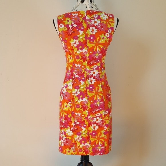 Beautiful slim fitting floral dress - Picture 5 of 7
